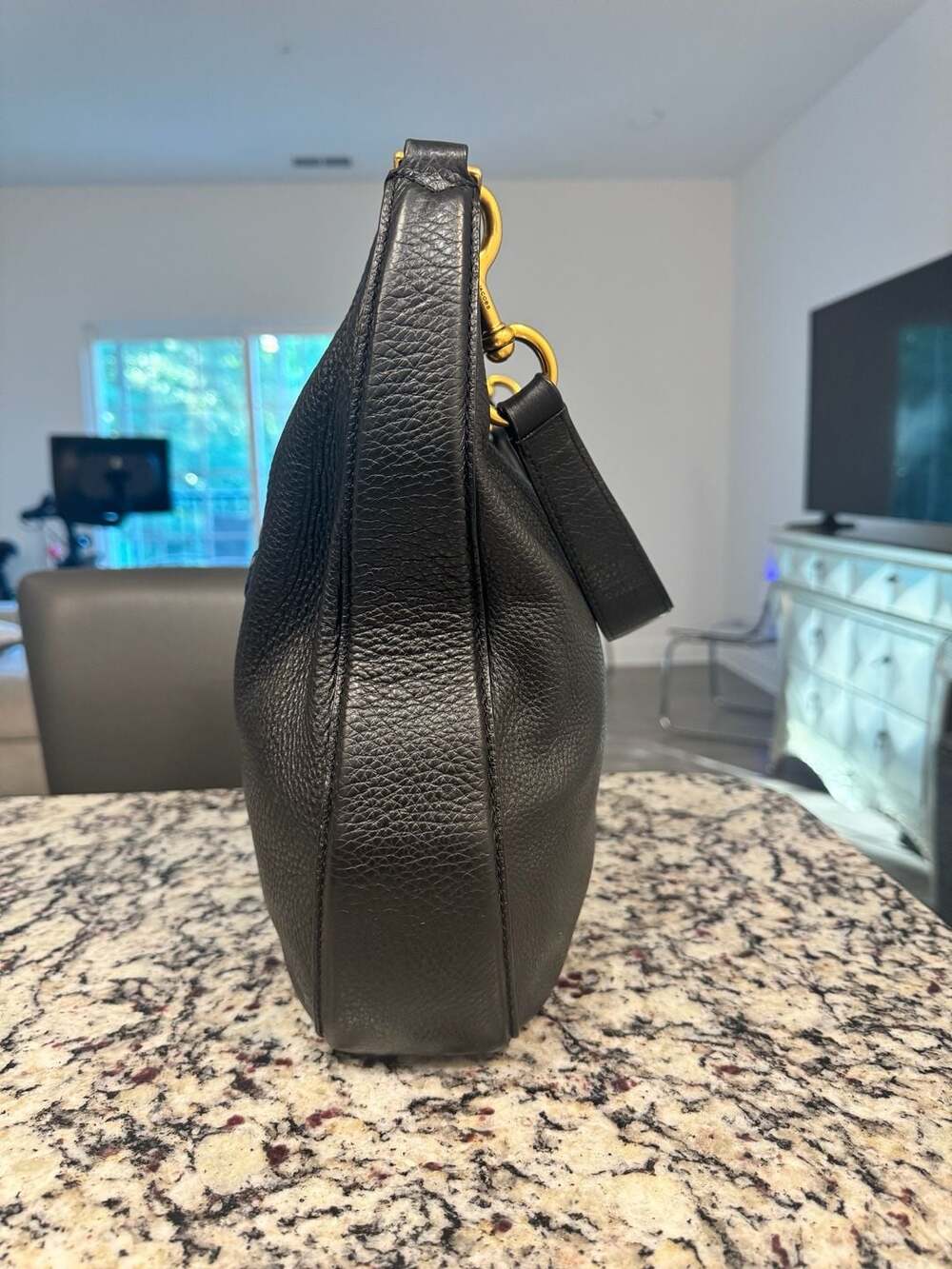 Marc Jacobs Black Pebbled Leather Hobo Shoulder Bag Gold Hardware - Picture 3 of 8